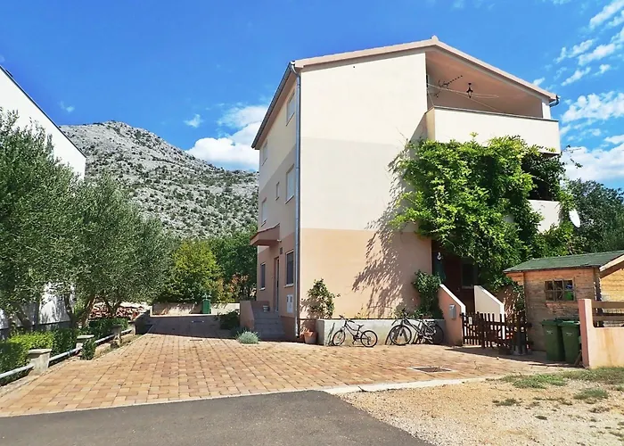 Apartment With Parking Space Starigrad, Paklenica - 25354
